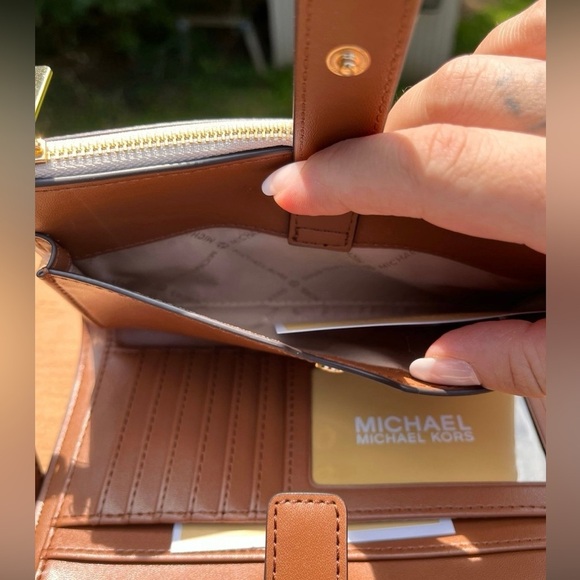 Michael Kors charlotte tote and double zip wallet - Picture 3 of 5